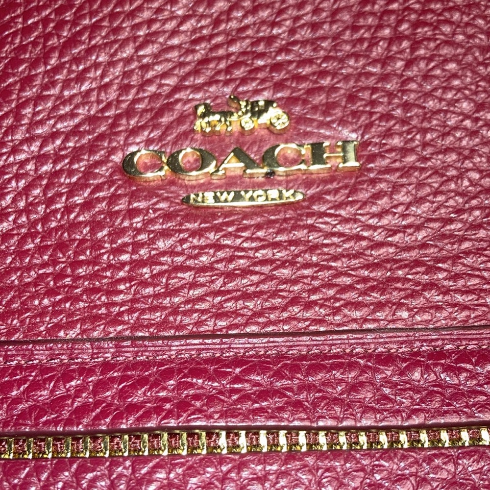 COACH lg. w/2 straps, front zip pocket w/zip & lock, tag on gt chain - Picture 3 of 14
